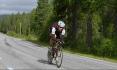 开云体育入口-门迪神扑定乾坤，丹麦黑马险胜巴萨震撼欧洲足坛