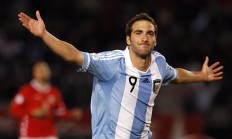 开云下载-欧冠淘汰赛之夜，奥亚尔萨瓦尔关键战不手软