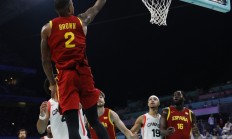 开云下载-关于法国男篮险胜加拿大男篮，杰伦·布朗送出助攻的信息