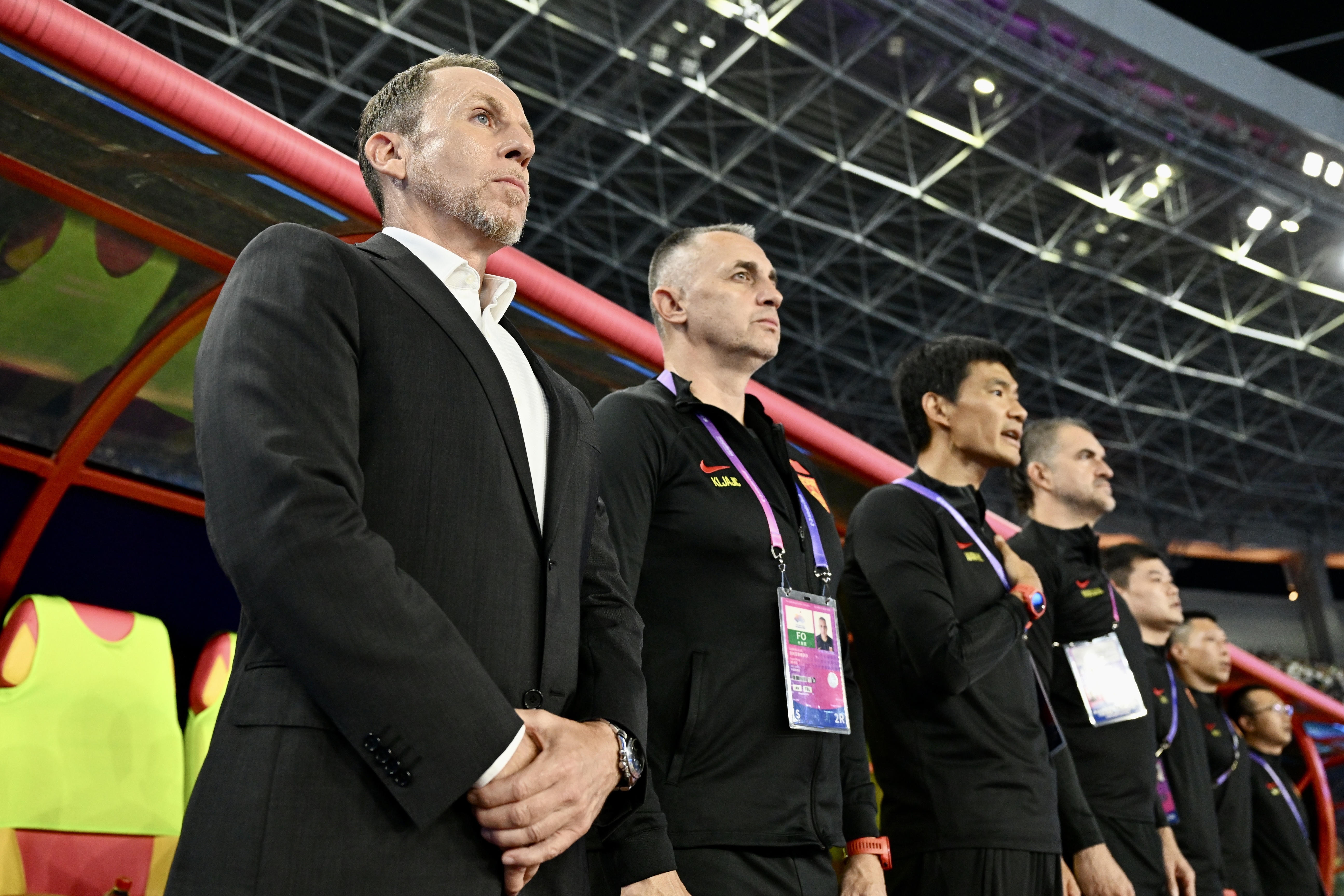 亚洲区赛事中球队凭借团队合作取得胜利