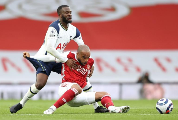 里昂球员之间的默契合作令人震撼的简单介绍