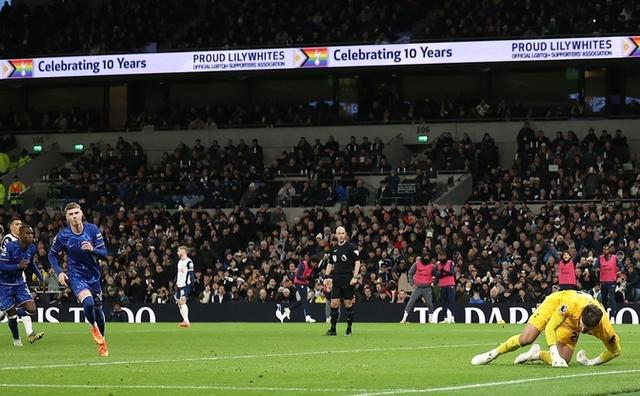 包含热刺实现客场逆转，前景一片大好的词条