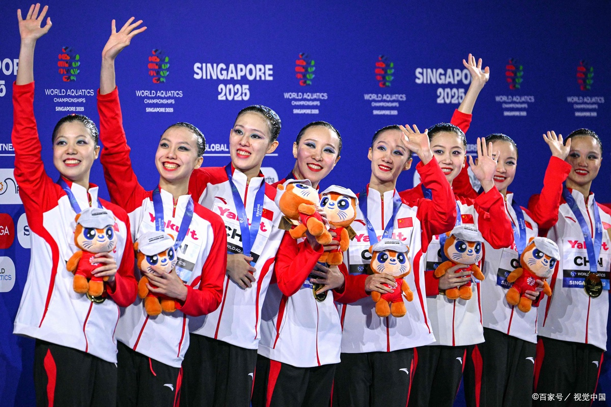 打破传统，花样游泳队创下新高的简单介绍