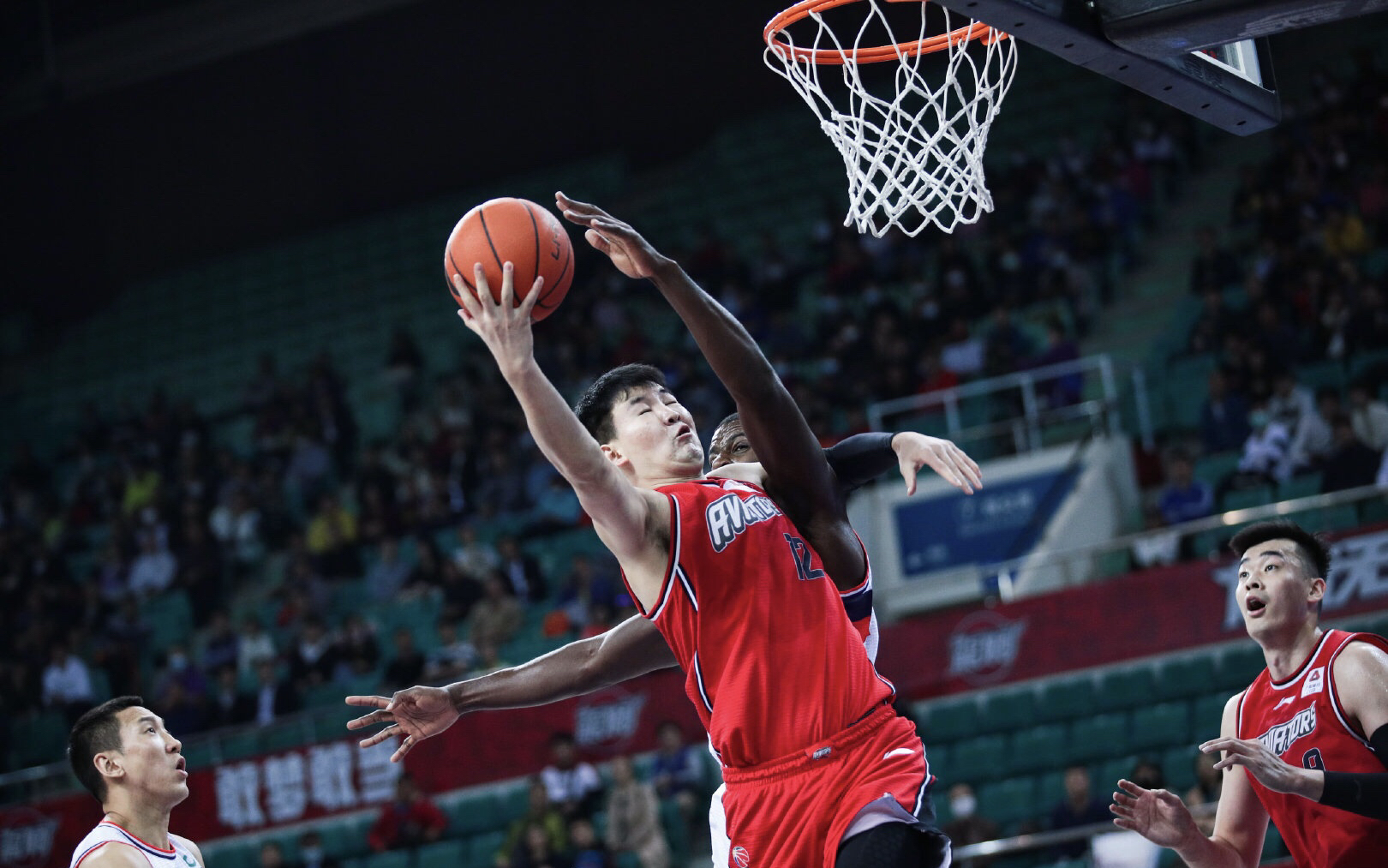 包含热门球队遭遇瓶颈，成绩起伏不定的词条